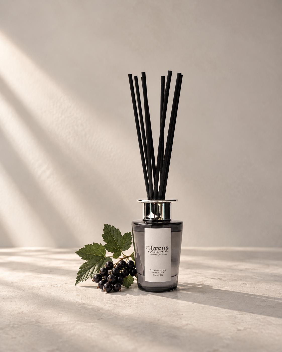 Difusor de varillas Baies Vert de Lycos Vounó, parte de la ruta de scent layering El bosque después del fuego