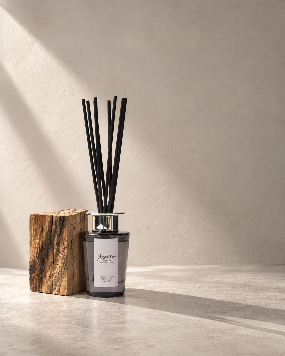 Difusor de varillas Royal Garden de Lycos Vounó, parte de la ruta de scent layering Despertar con carácter