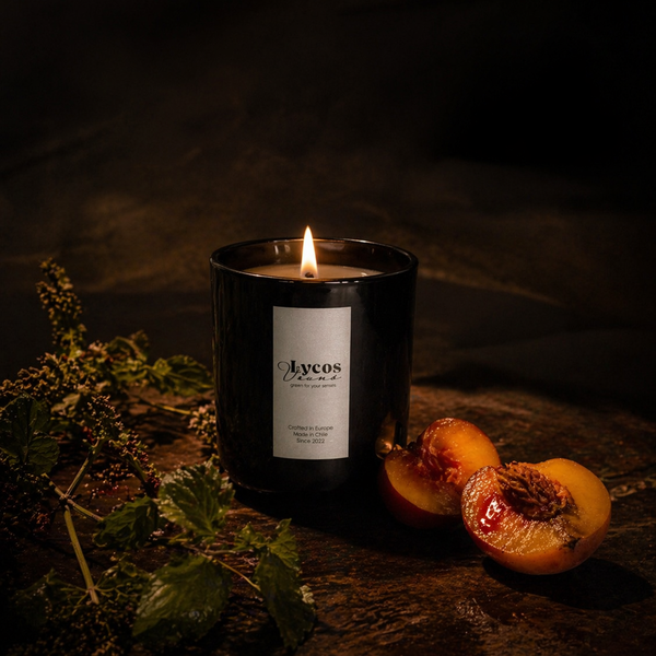 Fragancia Isla Seductora vela aromática Lycos Vounó — durazno patchouli cachemir · Chile