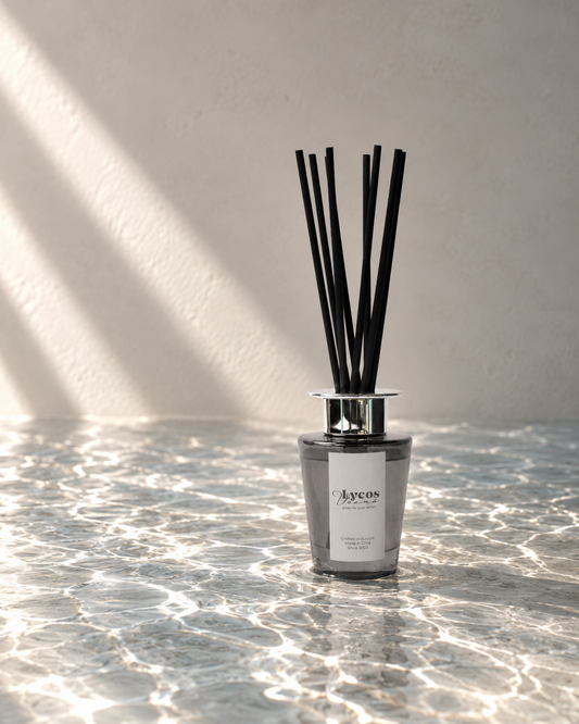 Difusor de varillas Vía Amalfi de Lycos Vounó, parte de la ruta de scent layering El higo y el limón
